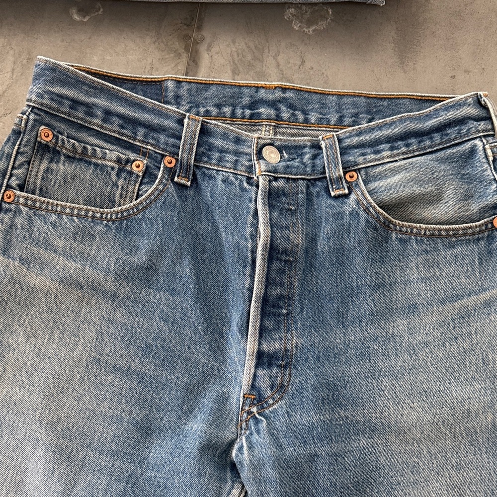 Classic Blue vintage Levi’s 
Measurements in pictures 
Perfectly vintage